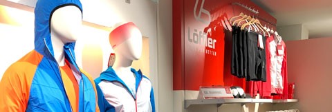 Puppen mit Sportbekleidung angezogen im Löffler Werksverkauf