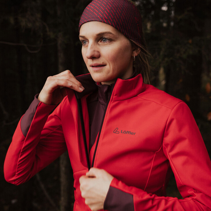 Women with red jacket | Löffler Sportswear